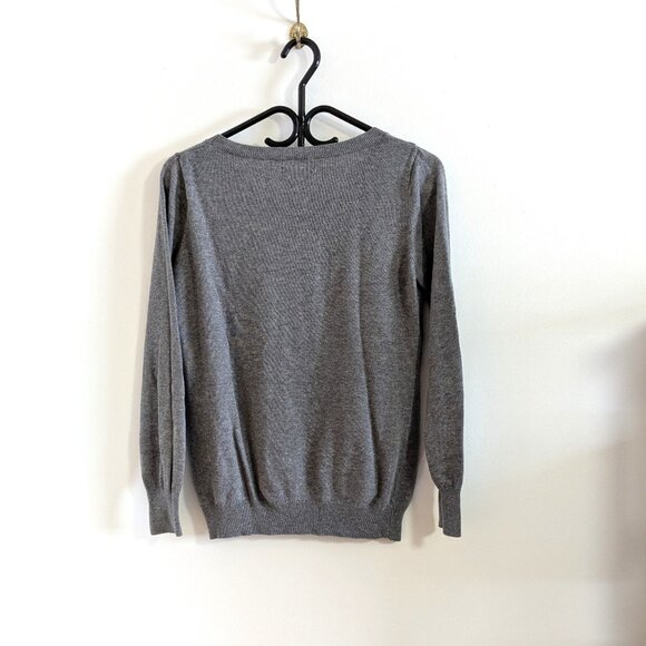 3 / 20$ Old Navy Graphic Sweater – Size Medium - Picture 2 of 4